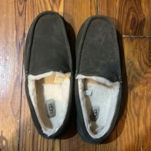 Ugg Ascot Suede slippers, size 11, very dark green